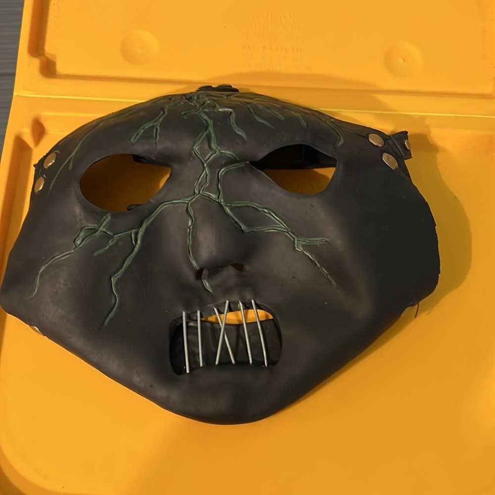 Hannibal-Lector- like cannibal mask
